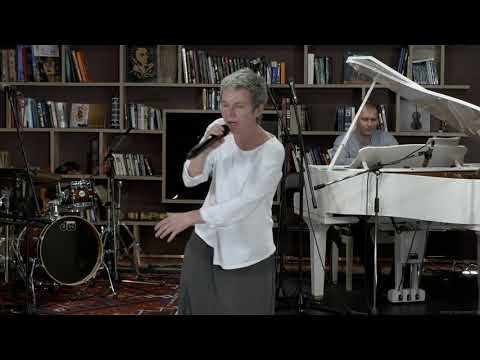 Видео: Благотворительный марафон помощи доктору Петрову. Стихи. Читает Светлана Сурганова