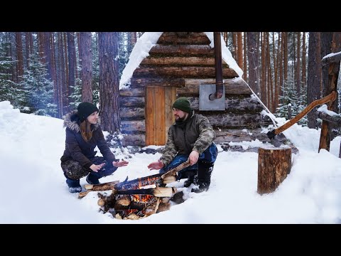 Видео: ОДИН ДЕНЬ В ЛЕСНОЙ ХИЖИНЕ | ПОДГОТОВИЛИ ИЗБУШКУ К ВЕСНЕ | 10 КГ СОЛИ