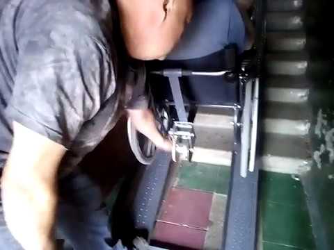 Видео: спуск и подъём инвалида на ИЗИ