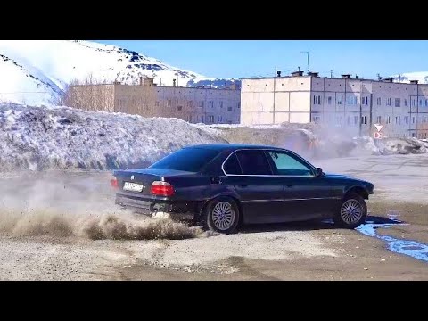 Видео: Первый кикдаун и сразу в гараж. BMW 7 ЗА 100к.