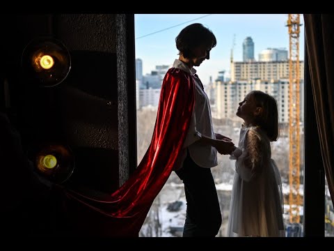 Видео: Выход из аутизма. Занятия дома с мамой