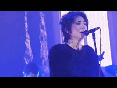 Видео: Земфира - жить в твоей голове. 18. 02. 2016 Маленький человек. Нижний Новгород #z-tour2016