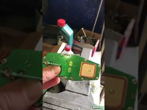 Видео: Инструкция установка плавника антенны на Hyundai Solaris 2 и Kia Rio 3 и 4 с глонассом.