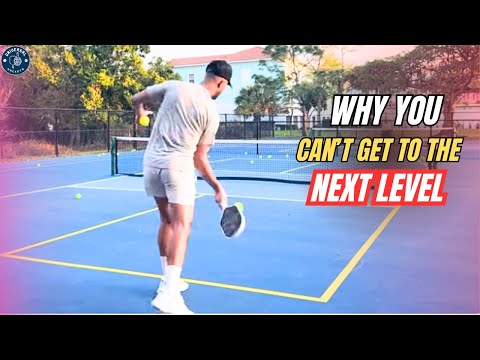 Видео: Как делать подачу с верхним вращением: ДЛЯ ЛЮБОГО УРОВНЯ!