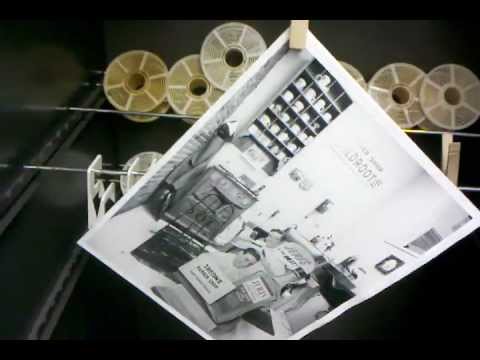 Видео: Черно-белая фотолаборатория: сушка волоконных отпечатков