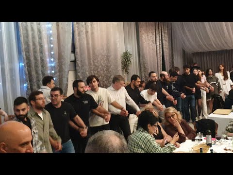 Видео: Ассирийцы 🔵⚪🔴 Духрана д Мар Гиваргис в Москве 🎊🙌.Assyrians 🔵⚪🔴Dukhrana d'Mar Givargis in Moscow 🎊🙌