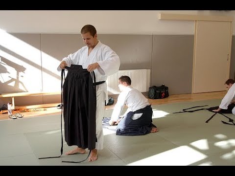 Видео: На что обратить внимание, надевая хакаму для кендо./How to Wear Your Hakama. The Finer Points