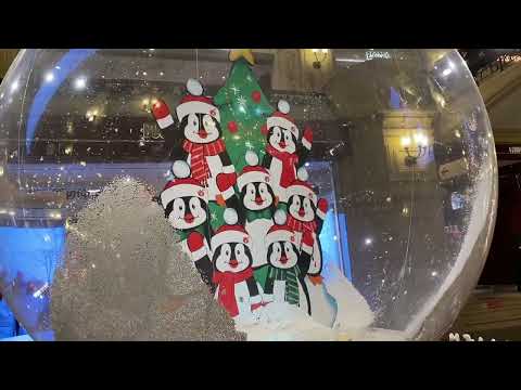 Видео: Москва, Красная площадь ГУМ  - парад дизайнерских елей 3.12.2020г