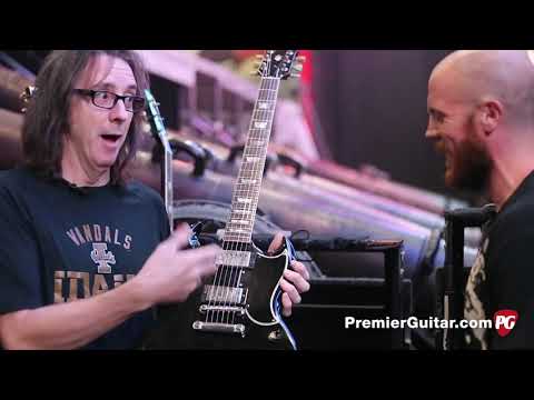 Видео: Легенда AC/DC Ангус Янг и его концертные выступления