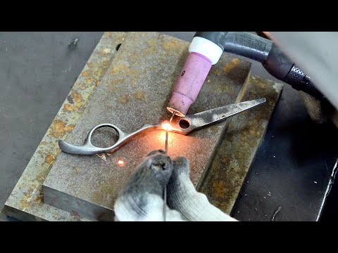 Видео: Процесс изготовления ножниц для стрижки волос. Корейский мастер ножниц ручной работы