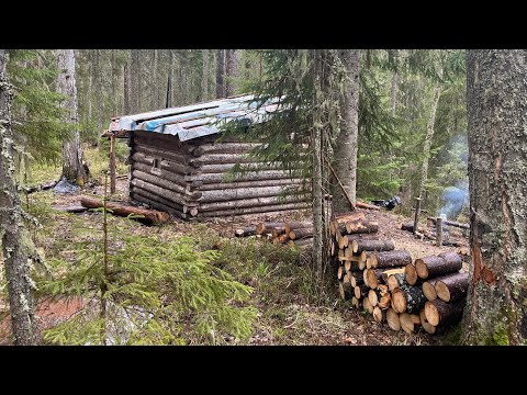 Видео: УТЕПЛЯЮ И ЖИВУ В ИЗБЕ, СКОЛОТИЛ СТОЛ, ПЕРЕНОЧЕВАЛ В ИЗБУШКЕ