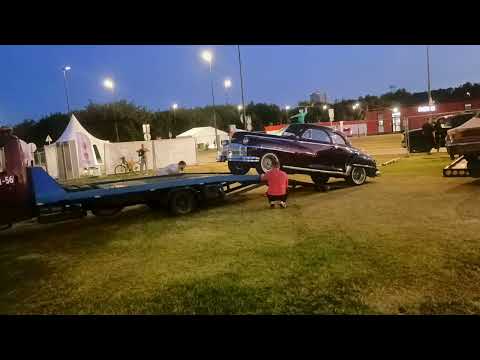 Видео: Другую грузят на эвакуатор