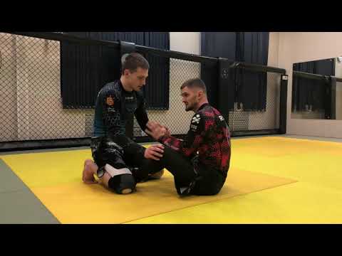 Видео: 3 свипа из гарда “butterfly” с деталями NO GI ( Лев Гладких )