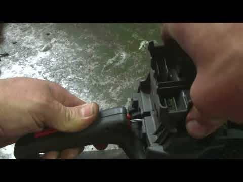 Видео: Oleo Mac GS 35 C як зняти карбюратор.