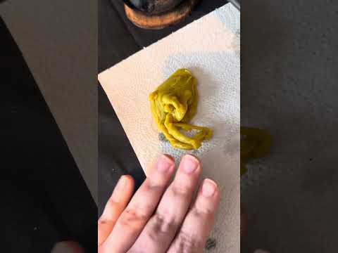 Видео: Как правильно лить воск