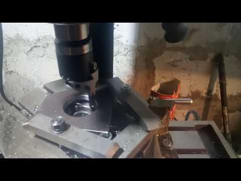 Видео: Работа расточной головкой.