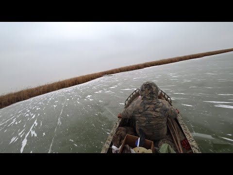 Видео: Ломаем лед как на ледоколе. Закрытие  охоты по перу в Сибири.