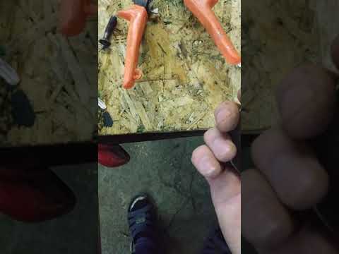 Видео: Как не зарядить возвратную пружинку в сверлильный станок.