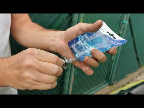 Видео: Замена лампочки ближнего света в форд С-MAX 2012 года. Výměna žárovky ve Fordu C-MAX 2012 r.