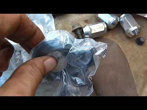 Видео: Хонда одиссей замена тормозных колодок и пыльника супорта в домашних условиях.