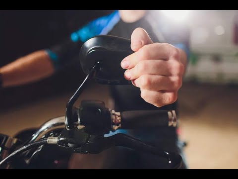 Видео: Не лезь - Не мешай механизму работать. Или как выкрутить сломанную свечу.