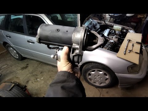 Видео: Как снять стартер Мерседес c202.