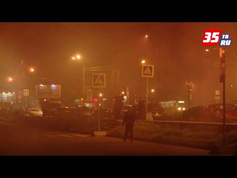 Видео: Пожар случился в крупном торговом центре в Череповце