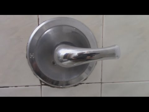Видео: Как быстро и легко починить протекающий однорычажный смеситель для ванны