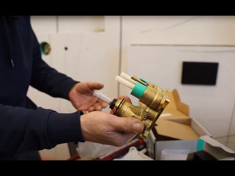 Видео: Монтаж встраиваемого душа Hansgrohe ShowerSelect S 240 1jet PowderRain, Matt Black