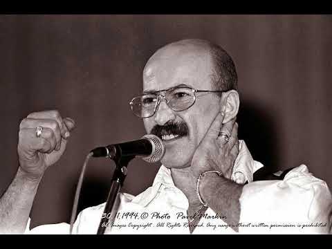 Видео: Александр Розенбаум — Сыро на улице пустынной (1994)