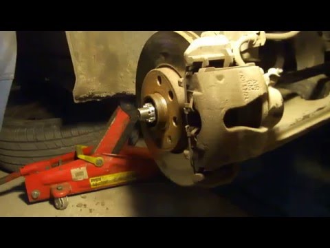 Видео: "ГТ" Замена наружних приводов (ШРУСов) на Opel Astra 2004г.