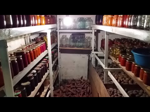 Видео: МОИ ЗАПАСЫ НА ЗИМУ // ОБЗОР МОЕЙ КЛАДОВКИ // ЖИВЕМ В ДЕРЕВНЕ