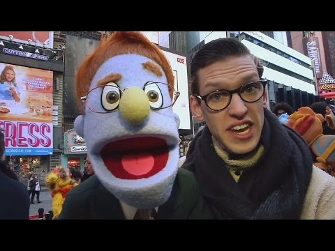 Видео: Нью-Йорк: куклы и их хозяева собрались на профессиональный праздник (новости)