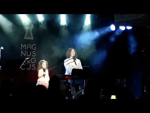 Видео: Кучерявый вечер. Песня о самой младшенькой доченьке. Дуэт папы Саши и Машеньки