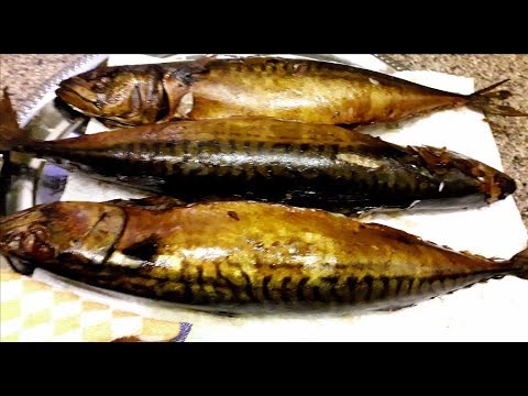 Видео: Скумбрия горячего копчения - ВКУСНЯТИНА/Что делаем,чтобы  получалась золотистой.