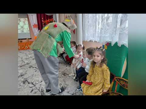 Видео: Осень и Шуршик у малышей в гостях