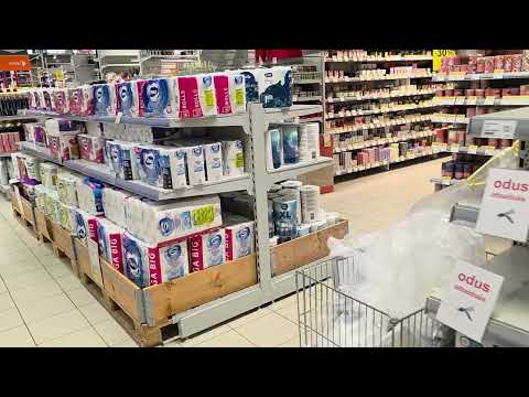 Видео: Ещё одна сеть магазинов уходит в историю. Cenuklubs is becoming history. #riga #market