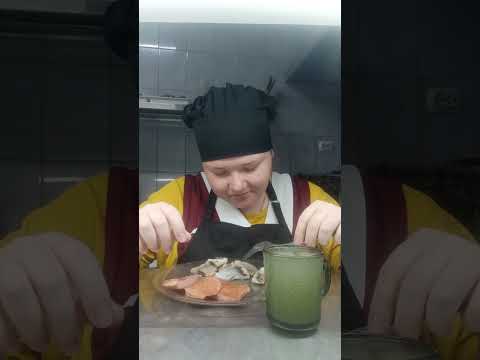 Видео: Мукбанг колбаса жареная, филе селёдки