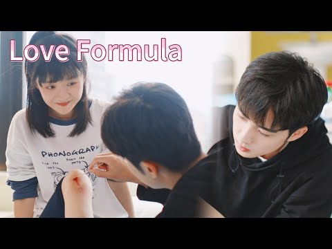 Видео: 【Сладкое предупреждение】Ледяной принц тает💖Наклоняется лечить её, она краснеет: Это любовь! 💖😊