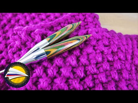 Видео: Объемный шарф крупной вязки | Вязание спицами