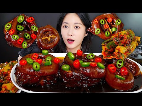 Видео: ASMR MUKBANG | Тушеные Говяжьи Ножки Jjajang + Огуречный Кимчи | eating