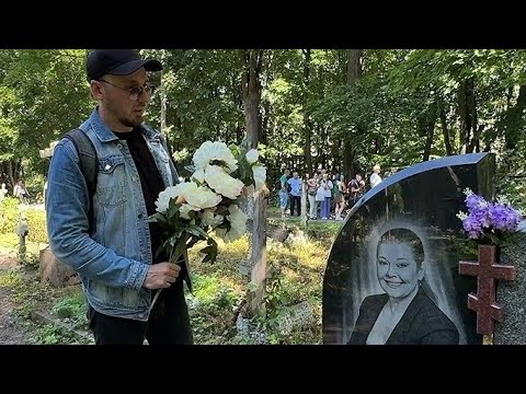 Видео: До самой смерти скрывала страшный диагноз / на могиле Людмилы Сенчиной (Золушка) Смоленское кладбище