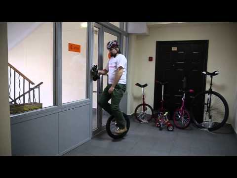 Видео: Как научиться ездить на уницикле?