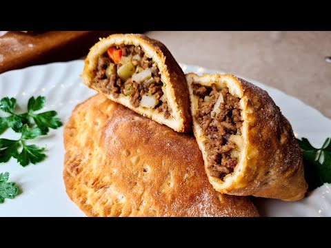 Видео: Как приготовить мясные пироги с консервированным печеньем — простой и вкусный рецепт!