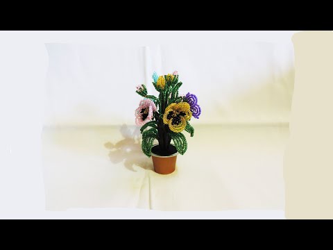 Видео: Цветы из бисера.Анютины глазки миниатюрные./Flowers from beads. Miniature pansies.