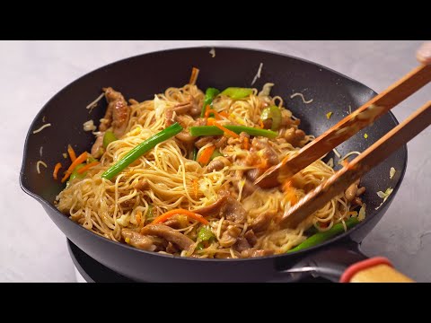 Видео: ЧОУ-МЕЙН С КУРИЦЕЙ. Знаменитое блюдо китайской кухни с лапшой и овощами. Рецепт от Всегда Вкусно!