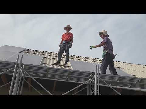 Видео: Установка Солнечный Панель 6кв Гибридный инвертор 6.2кв запас батарея 10кв Литые