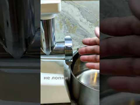 Видео: Простой лайфхак для мясорубки  Часть 1  Как сделать удобный желобок из пластиковой бутылки