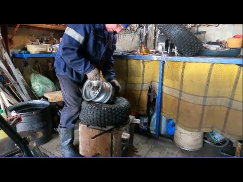 Видео: Скаут Сафари-3 Меняю покрышку на заднем колесе.