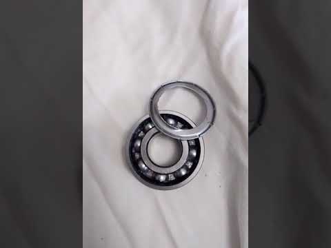 Видео: Простой ремонт# Замена подшипников барабана в стиральной машине Bosch WFF 1200 (1201).